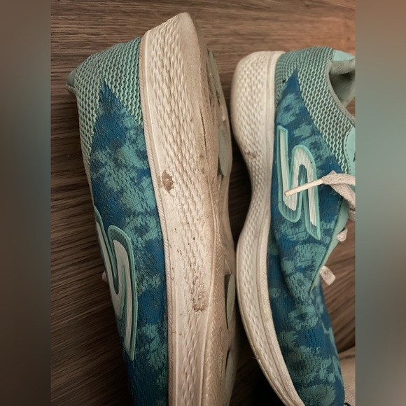 Older models of the Skechers collection for kids teens adults foot- size 6 .5 us - Picture 5 of 5